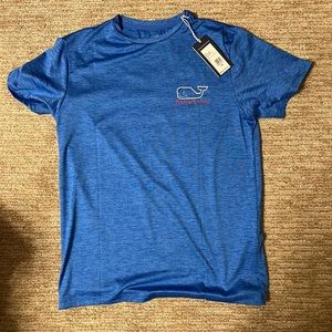 NWT Men Vineyard Vines blue performance shirt. Size- x-small.